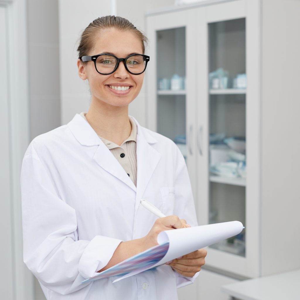 Is Becoming a Medical Office Assistant the Right Career For You?