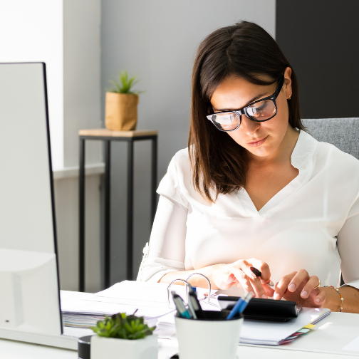 What is the Difference Between Accountants and Bookkeepers? 