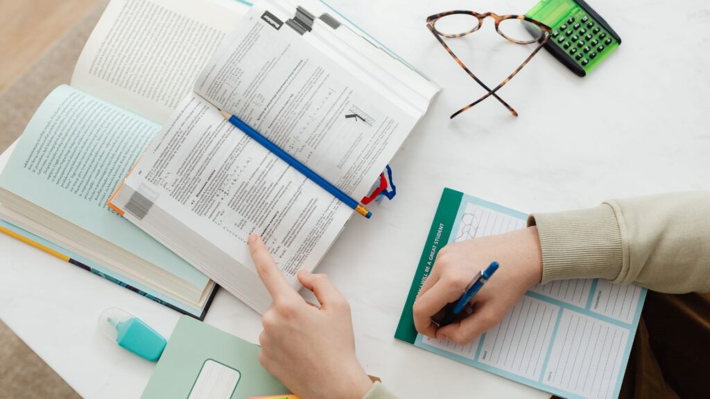 Francine Lepage, Student at Ashton College:”Growing alongside people reminds that our lives are limitless as long as we dare to dream”